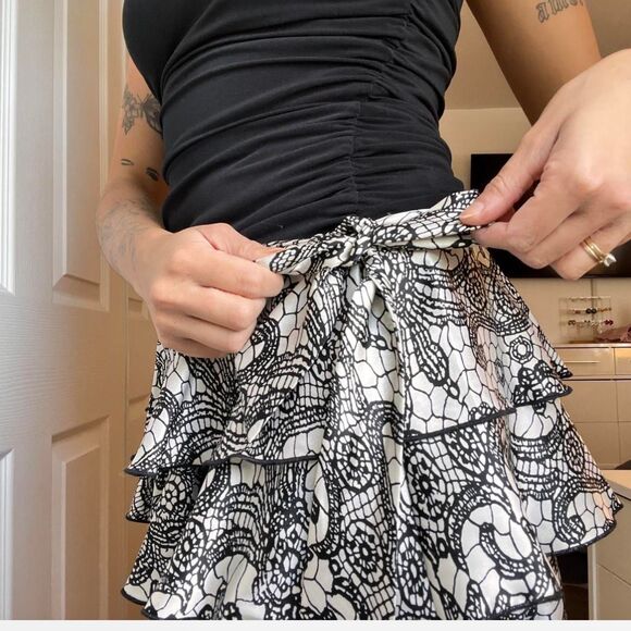 Vintage IZ Byer Black & White Ruffle Mini Dress – Size Small - Picture 4 of 8